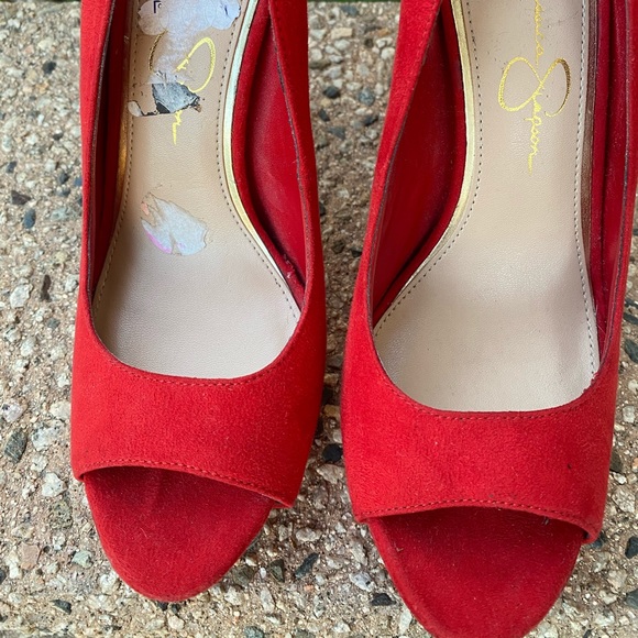 Red high heels - Picture 1 of 5